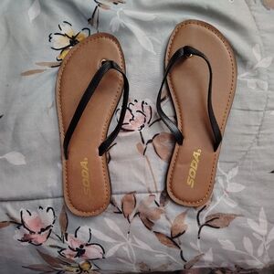 Soda sandals size 7 1/2